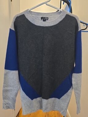 Aqua Women's Colorblock Crewneck Sweater — Charcoal, Royal Blue & Light Gray